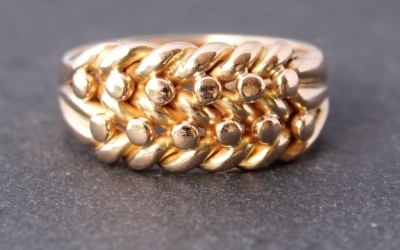 18ct Gold Keeper Ring