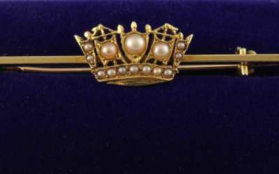 18ct Gold Pearl Navy Crown Brooch