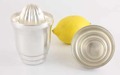 Shaker Lemon Squeezer