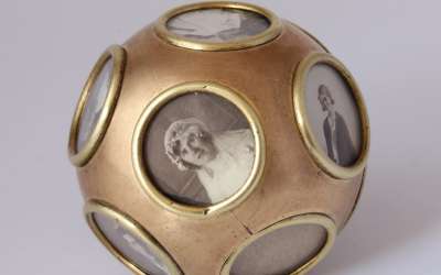 Victorian Picture Frame Ball